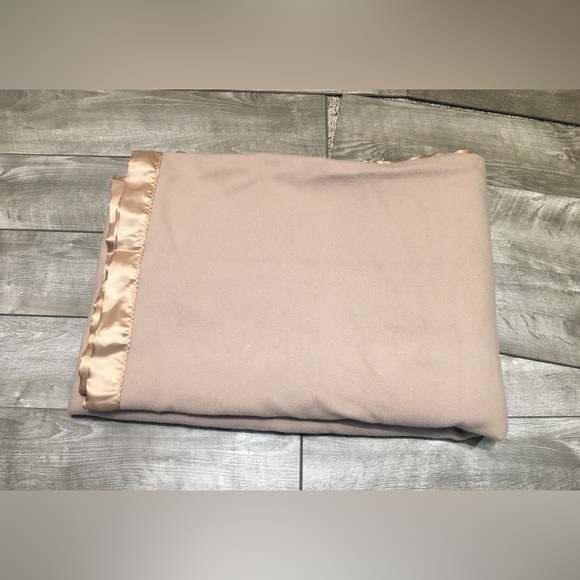 Pendleton Home Collection Blanket 100% Virgin Wool Home Decor Sz 62 X 92 Inches